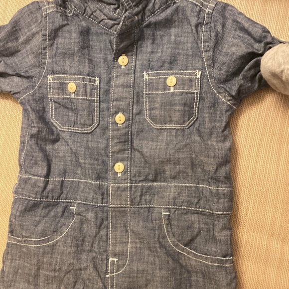 Baby Gap Onesie - Picture 2 of 4